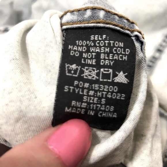 COPY - Acid Washed Chambray Sleeveless Denim Shirt Sm… - Picture 4 of 4